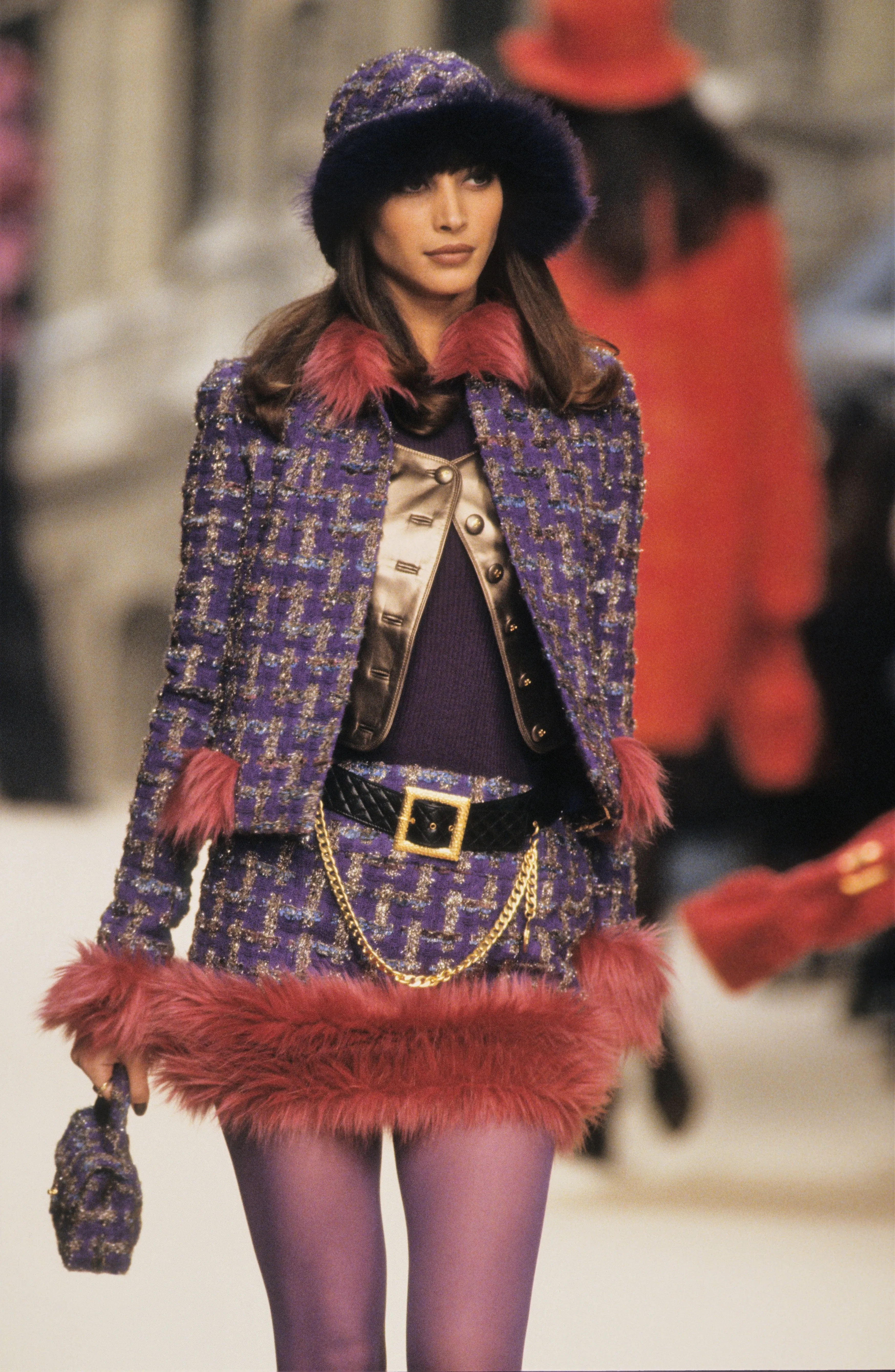 Chanel F/W 1994 RTW Leather and Gold Tone Chain Belt